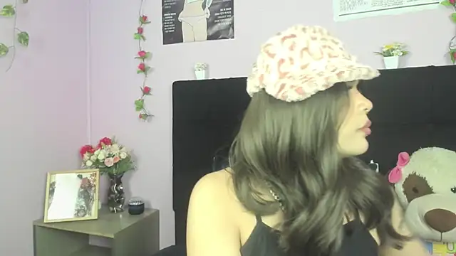 Snapshot of Makii_XOXO chatting on July 10, 2026, 8:09 pm Makii XOXO online show from July 10, 2026, 8:09 pm