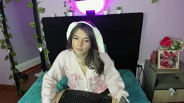 Snapshot of Makii_XOXO chatting on July 28, 2026, 3:21 pm Makii XOXO online show from July 28, 2026, 3:21 pm