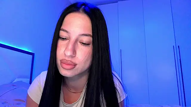 Snapshot of delly_llove chatting on June 17, 2026, 7:57 pm delly llove online show from June 17, 2026, 7:57 pm