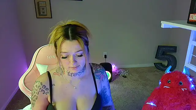 Snapshot of karmathevixen chatting on July 7, 2026, 6:22 pm karmathevixen online show from July 7, 2026, 6:22 pm