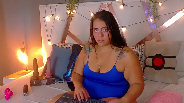 Snapshot of ShelyEvans__ chatting on August 4, 2026, 12:04 am ShelyEvans online show from August 4, 2026, 12:04 am