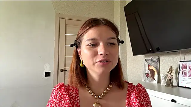 Karolinefrog online show from June 17, 2026, 12:00 am