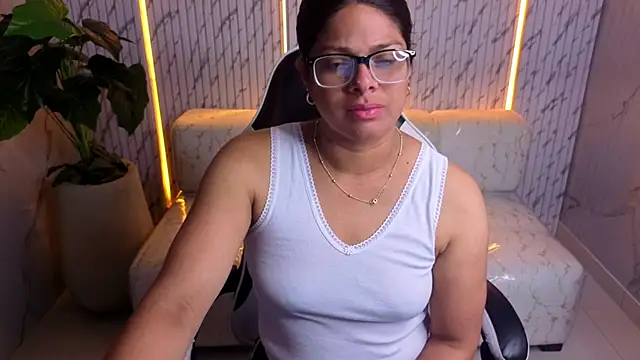 Snapshot of sarah_bay_tx chatting on July 3, 2026, 7:42 pm sarah bay tx online show from July 3, 2026, 7:42 pm
