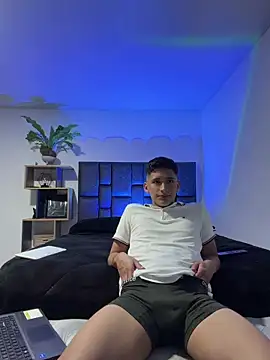 Snapshot of SantiLux_ chatting on June 25, 2026, 5:12 am SantiLux online show from June 25, 2026, 5:12 am