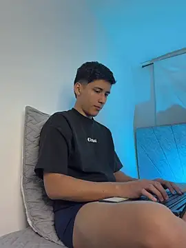 Snapshot of SantiLux_ chatting on August 7, 2026, 1:50 pm SantiLux online show from August 7, 2026, 1:50 pm