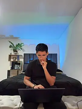 Snapshot of SantiLux_ chatting on June 20, 2026, 3:55 am SantiLux online show from June 20, 2026, 3:55 am