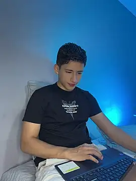 Snapshot of SantiLux_ chatting on July 19, 2026, 2:31 am SantiLux online show from July 19, 2026, 2:31 am