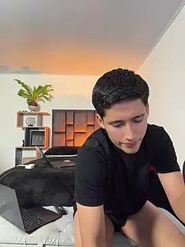 Snapshot of SantiLux_ chatting on June 22, 2026, 6:21 am SantiLux online show from June 22, 2026, 6:21 am