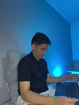 Snapshot of SantiLux_ chatting on July 18, 2026, 3:04 am SantiLux online show from July 18, 2026, 3:04 am
