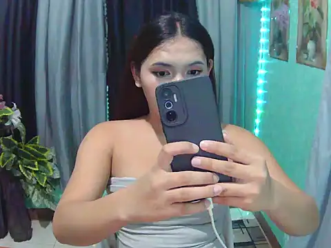 Snapshot of XCalixa chatting on July 28, 2026, 12:59 pm XCalixa online show from July 28, 2026, 12:59 pm