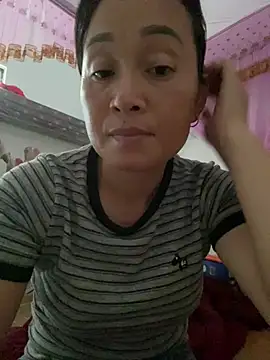 Snapshot of Loly_hana chatting on July 6, 2026, 6:42 am Loly hana online show from July 6, 2026, 6:42 am