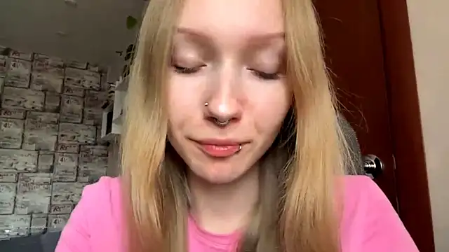 Snapshot of BivalentFalloff chatting on July 16, 2026, 7:16 am BivalentFalloff online show from July 16, 2026, 7:16 am