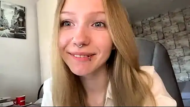 Snapshot of BivalentFalloff chatting on July 14, 2026, 4:17 am BivalentFalloff online show from July 14, 2026, 4:17 am