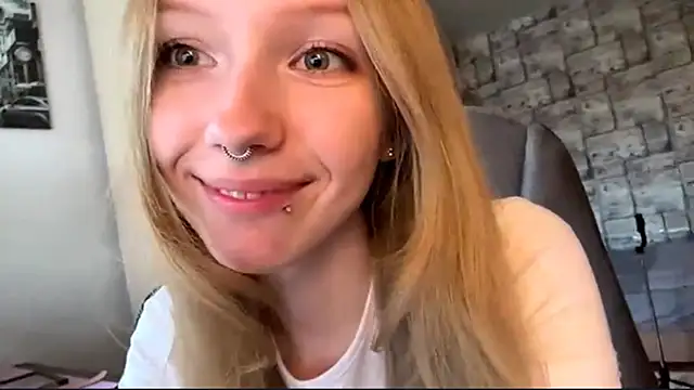 Snapshot of BivalentFalloff chatting on June 27, 2026, 5:13 am BivalentFalloff online show from June 27, 2026, 5:13 am