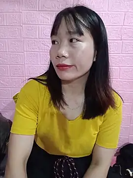 Snapshot of Em_xinh05 chatting on June 19, 2026, 12:44 pm Em xinh05 online show from June 19, 2026, 12:44 pm