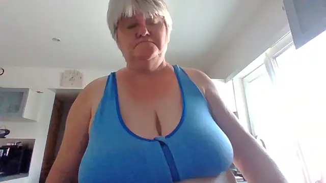 coquinesensuel online show from June 18, 2026, 12:10 pm