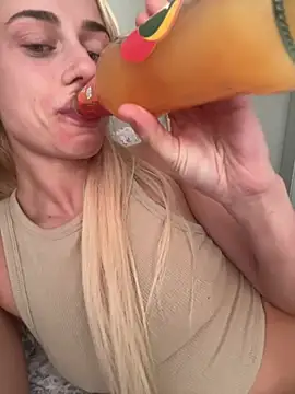 Mialovexox online show from August 9, 2026, 4:02 pm