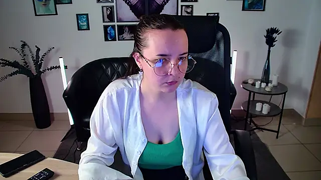 TiffanysGlow online show from July 11, 2026, 4:29 pm