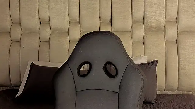 Snapshot of TinyVelvet chatting on June 20, 2026, 3:44 am TinyVelvet online show from June 20, 2026, 3:44 am