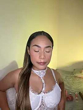 Snapshot of sheyla_sweet chatting on June 25, 2026, 3:15 am sheyla sweet online show from June 25, 2026, 3:15 am