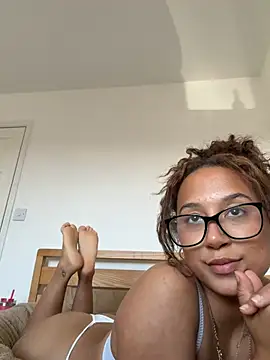 prettypeachyxx online show from June 19, 2026, 6:03 pm