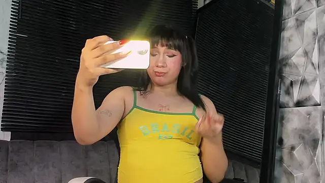 sweet yvonnee online show from June 28, 2026, 7:47 am