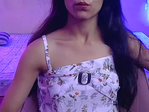 Snapshot of Yours-Zoya chatting on July 5, 2026, 4:30 am Yours-Zoya online show from July 5, 2026, 4:30 am