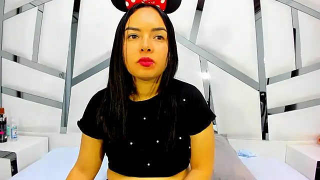 Snapshot of Violett_Bliss chatting on August 8, 2026, 5:36 am Violett Bliss online show from August 8, 2026, 5:36 am