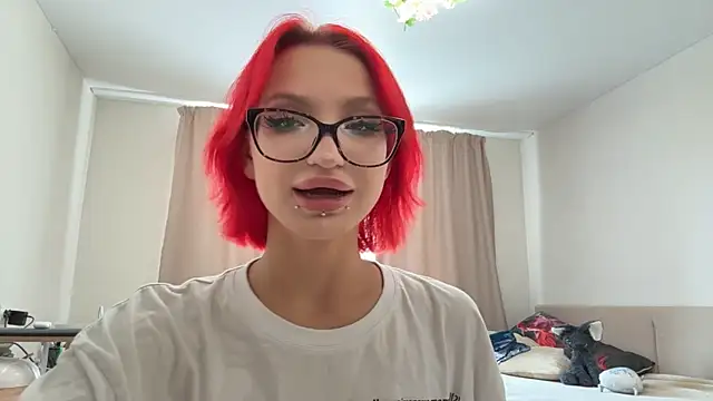 Snapshot of CariLowland chatting on June 22, 2026, 7:16 am CariLowland online show from June 22, 2026, 7:16 am