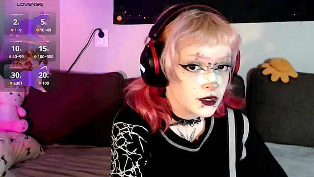 Snapshot of meow_nicole chatting on July 5, 2026, 6:59 pm meow nicole online show from July 5, 2026, 6:59 pm