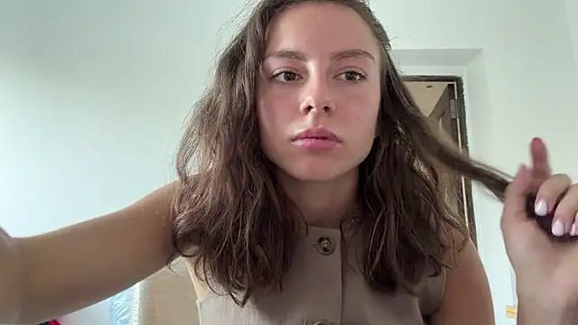 Snapshot of Monicaqte chatting on August 3, 2026, 4:35 pm Monicaqte online show from August 3, 2026, 4:35 pm