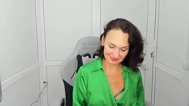 OliviaKateee online show from August 5, 2026, 6:29 am