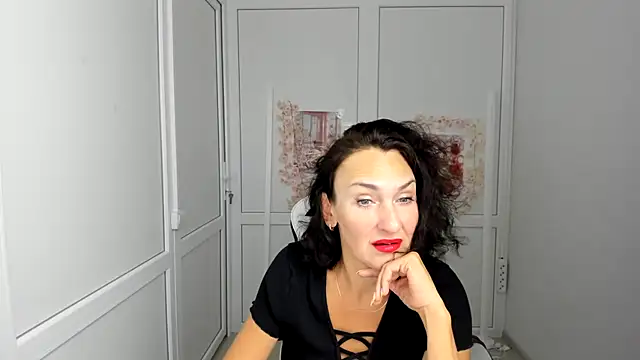 OliviaKateee online show from July 3, 2026, 6:09 am