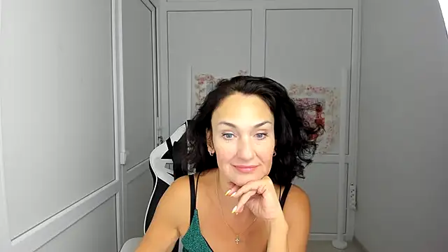 OliviaKateee online show from July 6, 2026, 12:23 pm