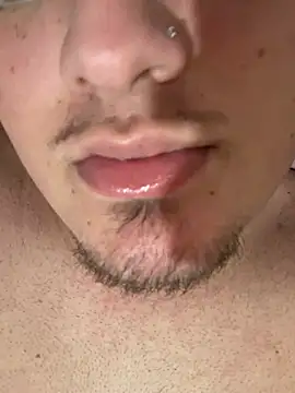 luisinnnnnn online show from July 12, 2026, 5:52 am