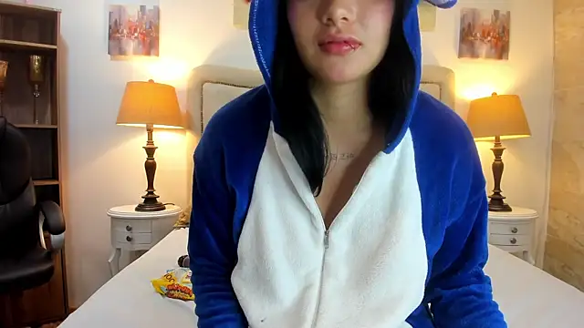 Snapshot of Luna_black19 chatting on July 10, 2026, 12:49 pm Luna black19 online show from July 10, 2026, 12:49 pm