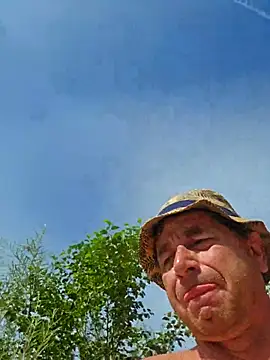 Snapshot of Tangafun chatting on July 8, 2026, 7:42 am Tangafun online show from July 8, 2026, 7:42 am