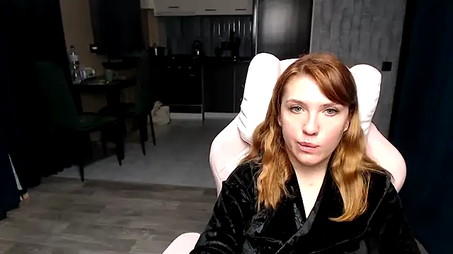 Snapshot of Reginasmilee chatting on November 7, 2025, 1:43 am Reginasmilee online show from November 7, 2025, 1:43 am