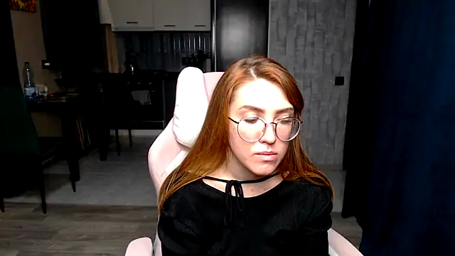 Snapshot of Reginasmilee chatting on November 17, 2025, 1:15 pm Reginasmilee online show from November 17, 2025, 1:15 pm