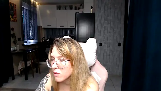 Snapshot of Reginasmilee chatting on September 26, 2025, 5:47 am Reginasmilee online show from September 26, 2025, 5:47 am