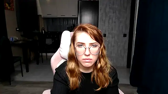 Snapshot of Reginasmilee chatting on November 18, 2025, 1:54 am Reginasmilee online show from November 18, 2025, 1:54 am