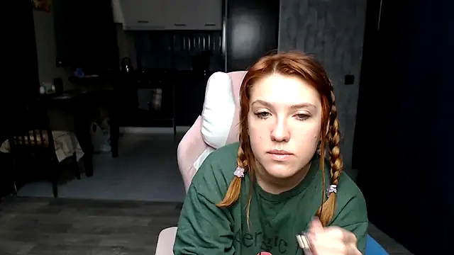 Snapshot of Reginasmilee chatting on October 15, 2025, 11:24 pm Reginasmilee online show from October 15, 2025, 11:24 pm