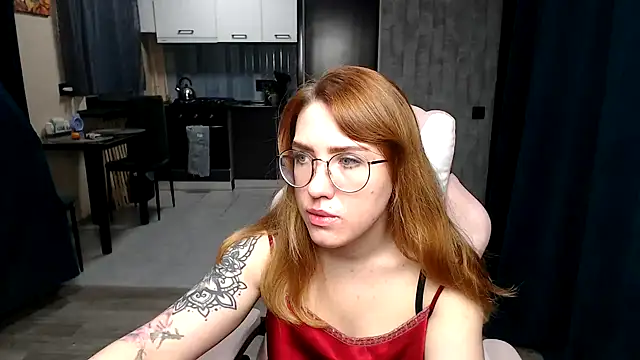 Snapshot of Reginasmilee chatting on November 23, 2025, 1:37 am Reginasmilee online show from November 23, 2025, 1:37 am