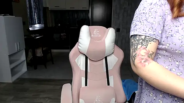 Snapshot of Reginasmilee chatting on October 7, 2025, 9:54 am Reginasmilee online show from October 7, 2025, 9:54 am