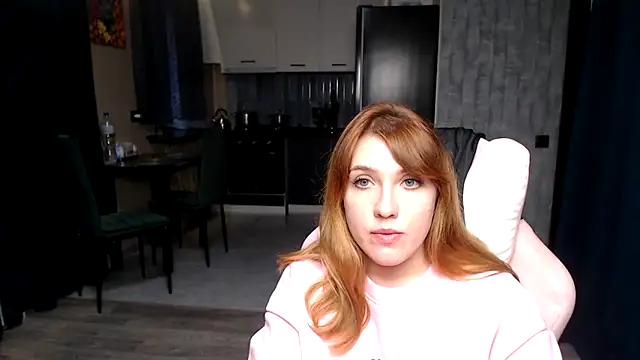 Snapshot of Reginasmilee chatting on November 6, 2025, 1:37 pm Reginasmilee online show from November 6, 2025, 1:37 pm