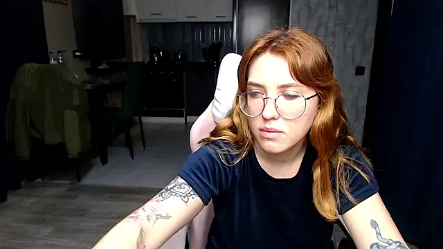 Snapshot of Reginasmilee chatting on November 5, 2025, 1:20 am Reginasmilee online show from November 5, 2025, 1:20 am