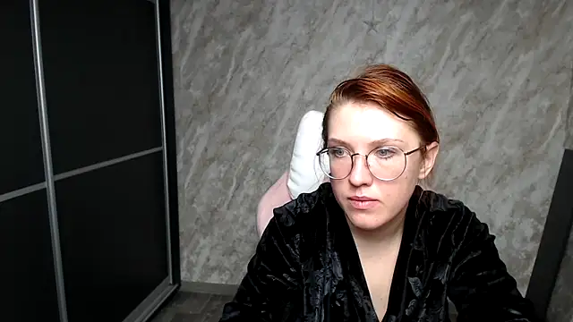 Reginasmilee online show from February 26, 2026, 4:01 am