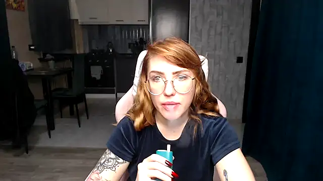 Snapshot of Reginasmilee chatting on November 16, 2025, 4:17 am Reginasmilee online show from November 16, 2025, 4:17 am