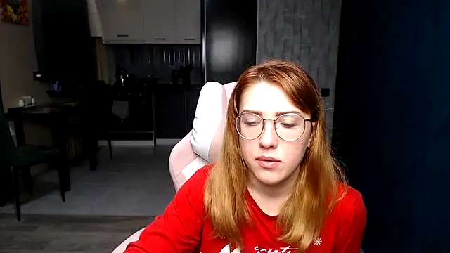 Snapshot of Reginasmilee chatting on October 30, 2025, 12:42 am Reginasmilee online show from October 30, 2025, 12:42 am