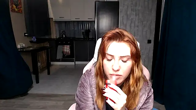 Snapshot of Reginasmilee chatting on October 19, 2025, 11:29 pm Reginasmilee online show from October 19, 2025, 11:29 pm